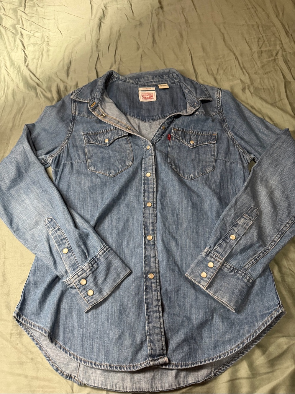 💙 Levi’s Western Chambray Denim Button-Up | Pearl Snap Shirt | Slim Fit 💙